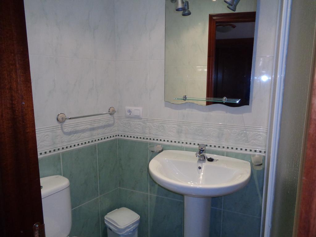 Apartamentos San Pelayo Onís Chambre photo
