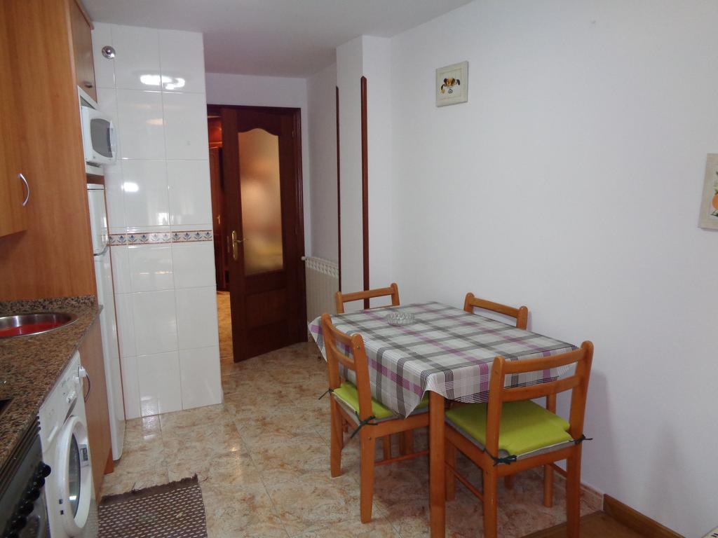 Apartamentos San Pelayo Onís Chambre photo