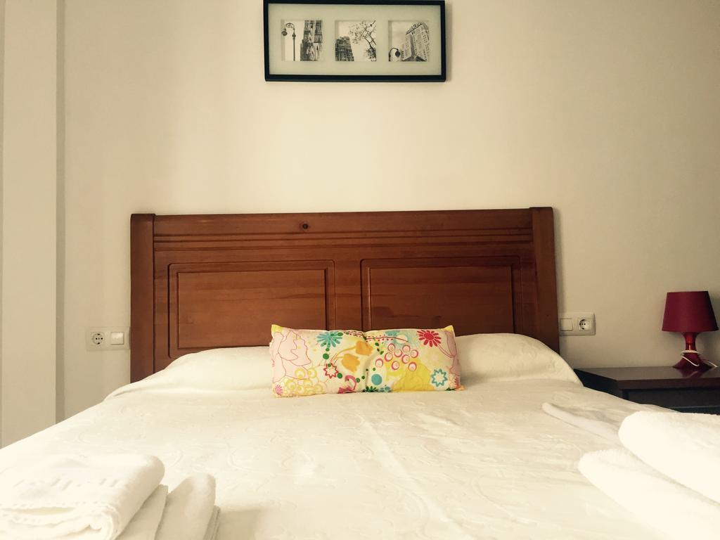 Apartamentos San Pelayo Onís Chambre photo