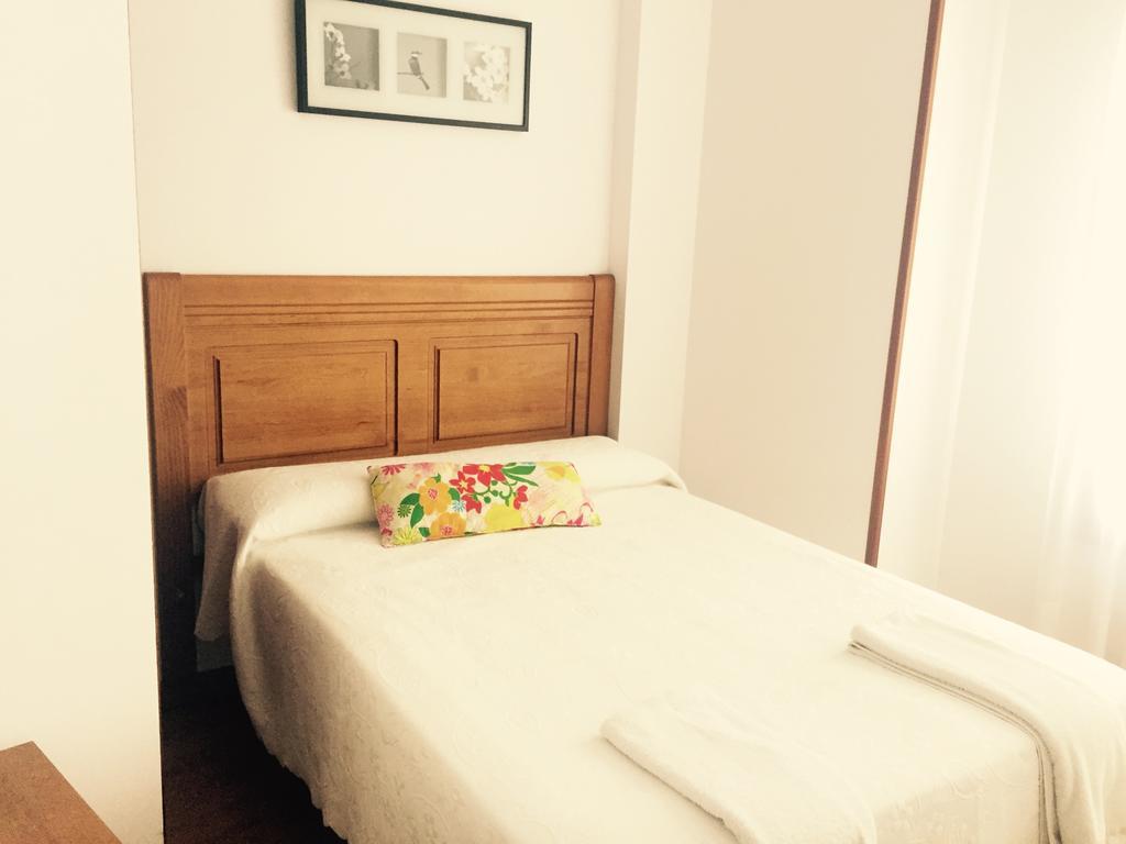 Apartamentos San Pelayo Onís Chambre photo