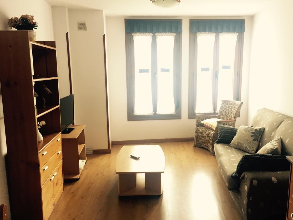 Apartamentos San Pelayo Onís Chambre photo